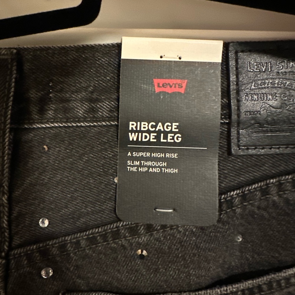 Levi’s Ribcage Black Wide Leg Jeans with Silver Stud Detailing - Picture 4 of 5